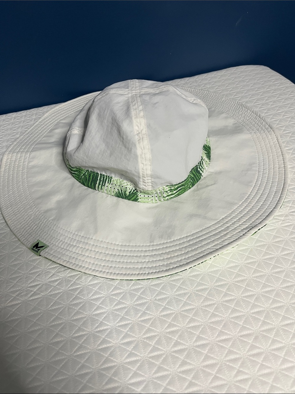 NWOT Mission Brand sun hat
